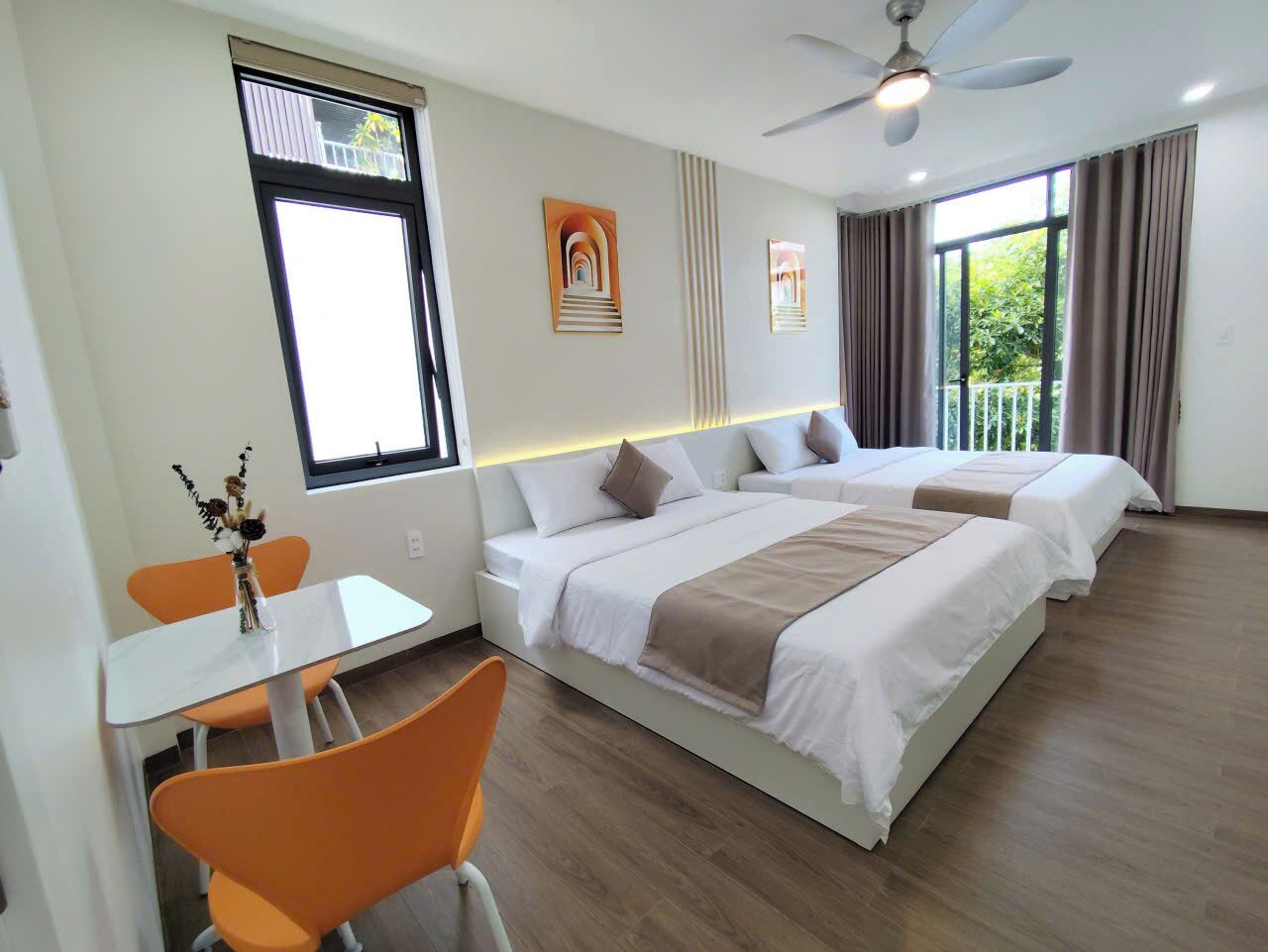 Kamar Double atau Twin Keluarga, balkon | Seprai premium, selimut bulu angsa, busa memori, dan meja kerja