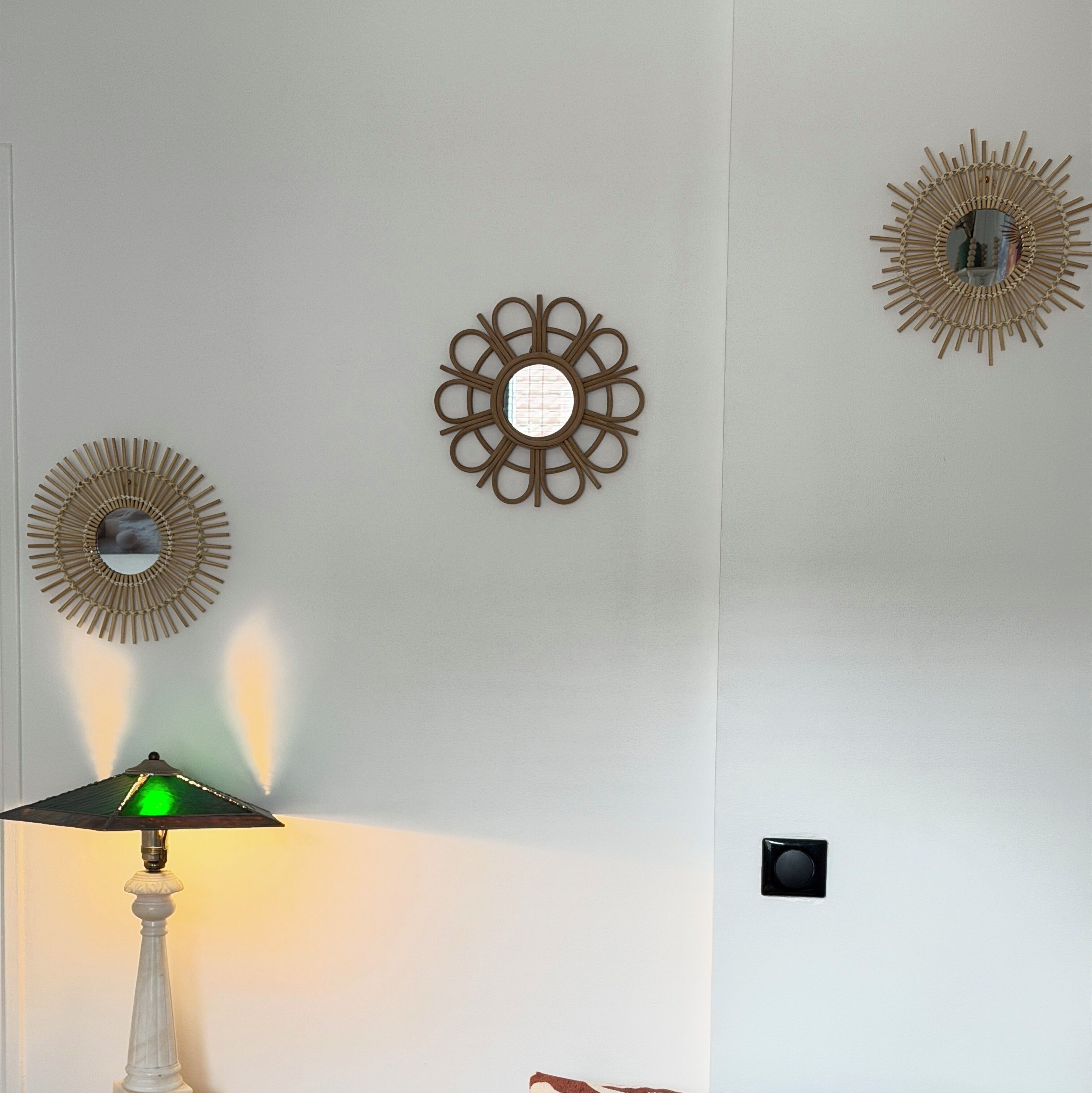 Tabla de planchar con plancha, wifi y ropa de cama 
