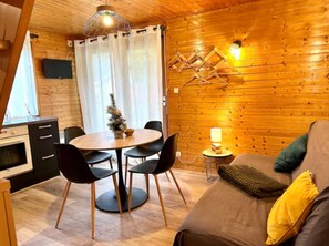 Living area - Vrbo Property (Gérardmer)