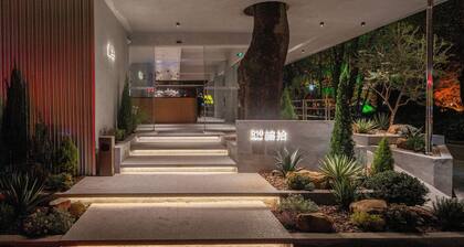 Banyan Retreat R10 Hotel