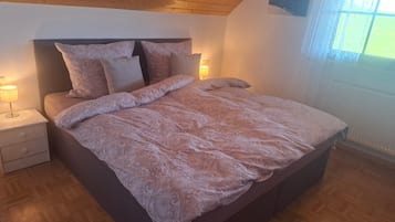1 dormitori i roba de llit
