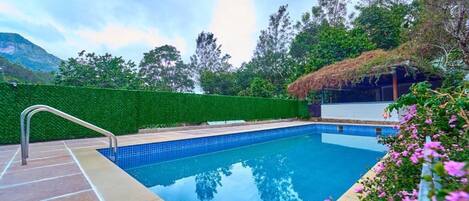 8 piscines extérieures