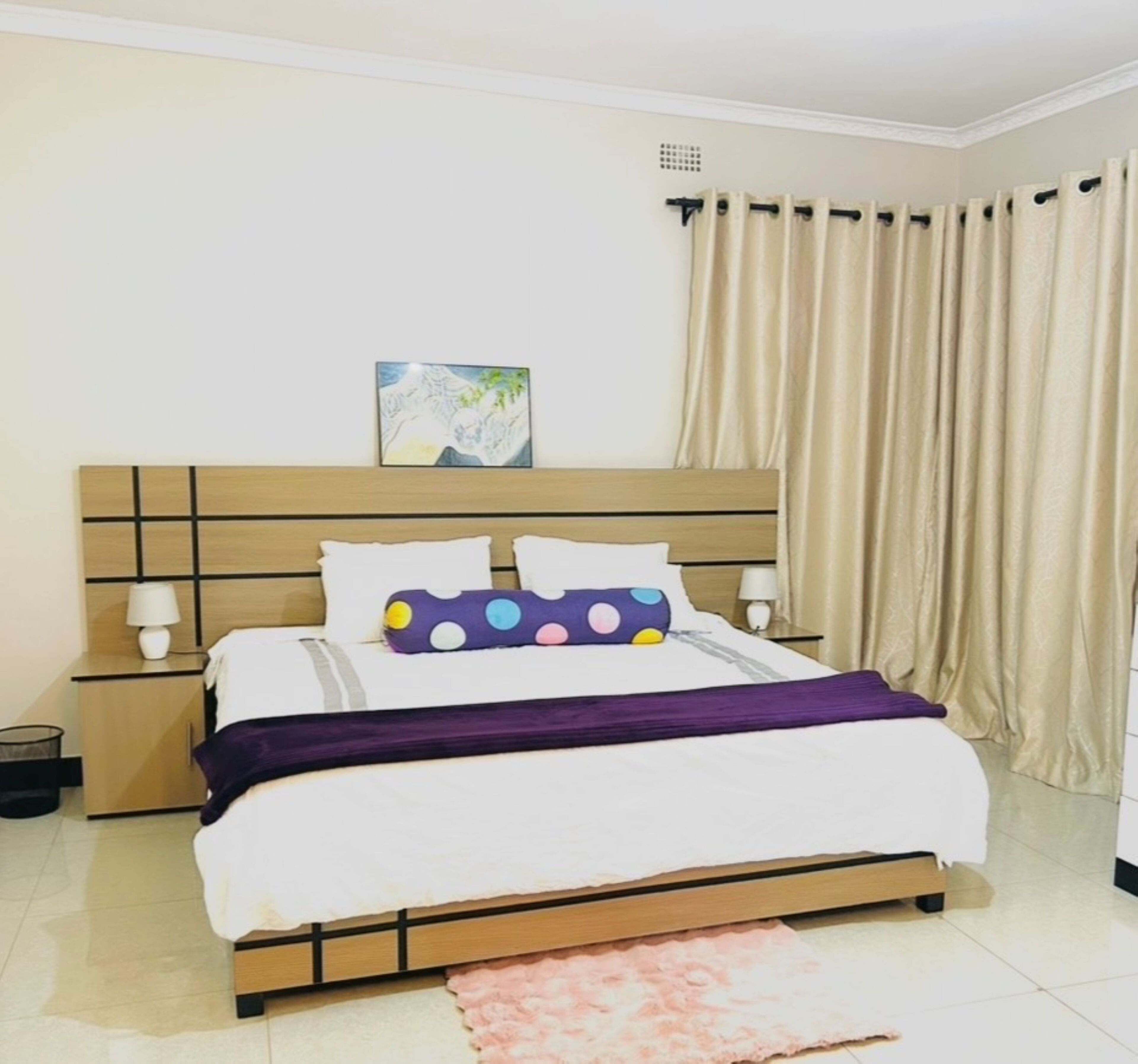 Tabla de planchar con plancha, Internet, ropa de cama
