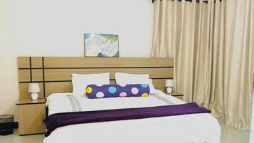 Tabla de planchar con plancha, Internet, ropa de cama