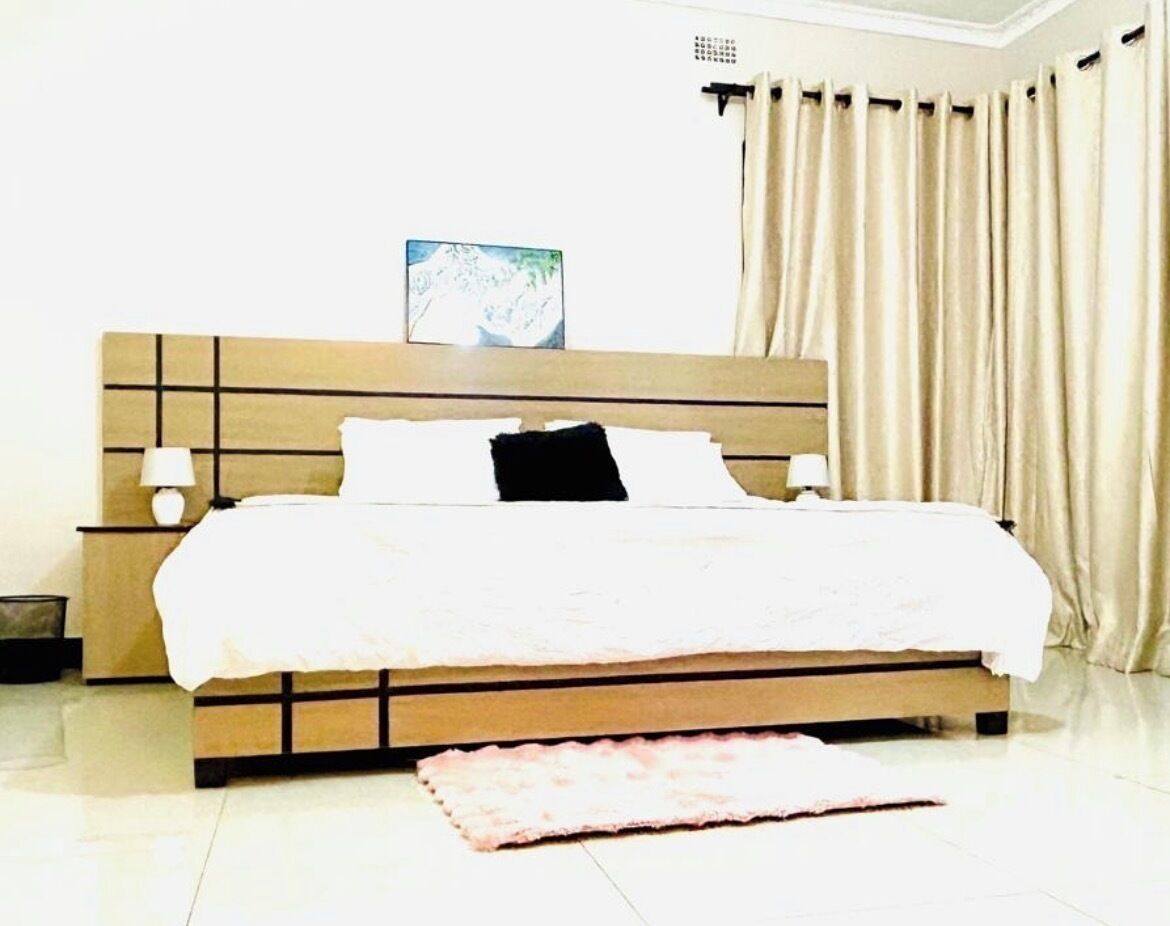 Tabla de planchar con plancha, Internet, ropa de cama