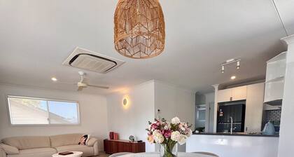 Stylish Private 2BR Guest Suite Near Beach, Cafés & Creek