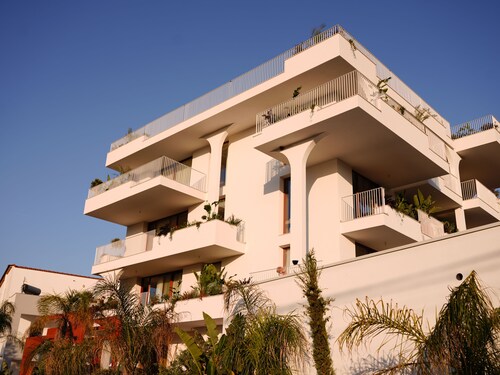 Greg Hotel