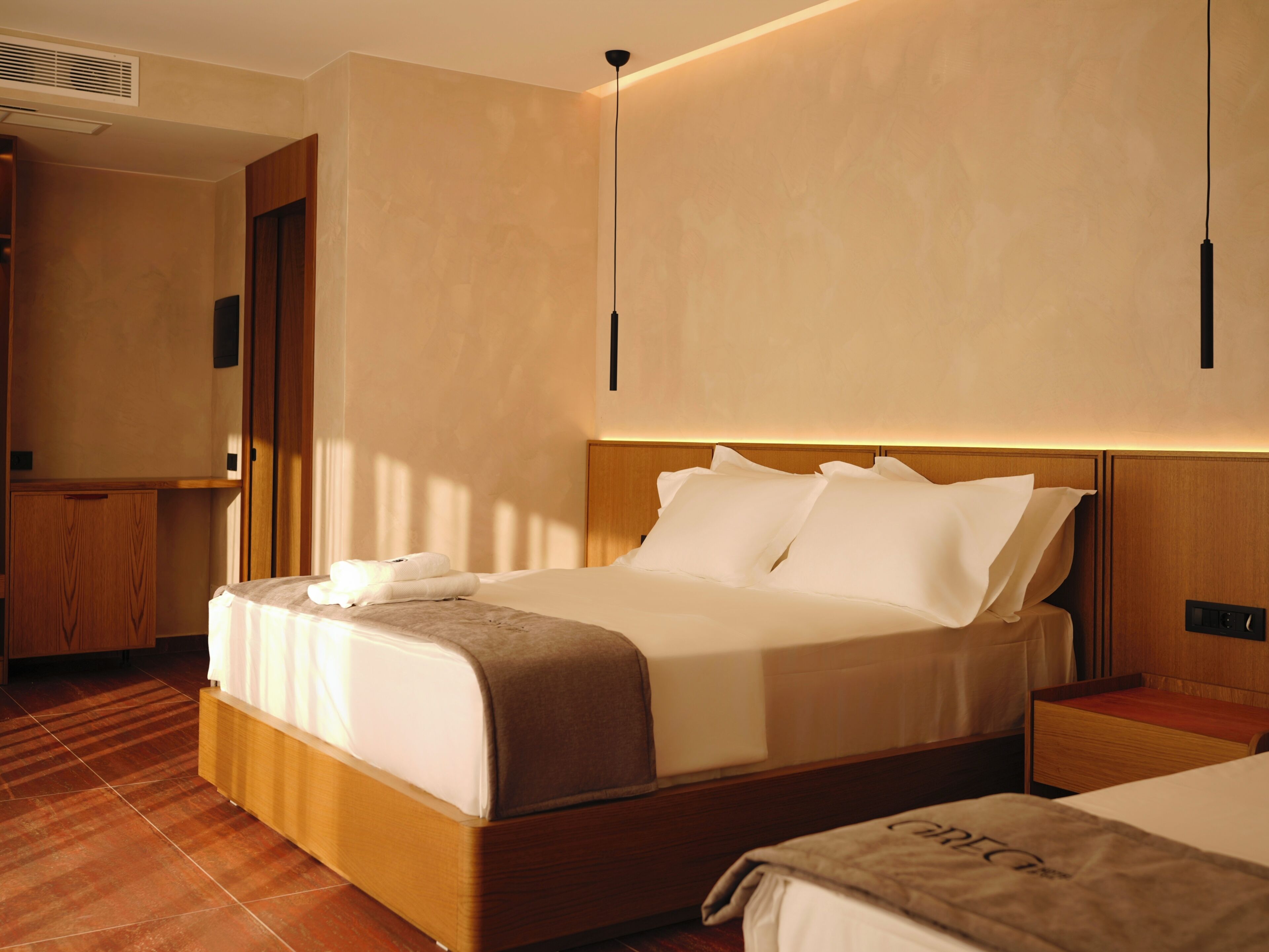 Triple Room | Peti besi dalam bilik, meja, Wi-fi percuma 