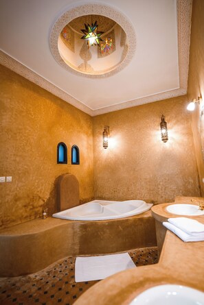 Spa - Vrbo Property (Ghazoua)