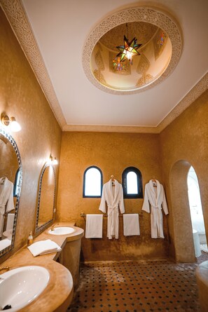 Bathroom - Vrbo Property (Ghazoua)