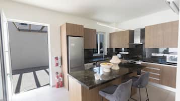 Villa, 4 Schlafzimmer, eigener Pool, Gartenblick | Innenbereich