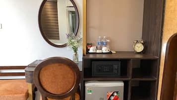 Desk, laptop workspace, free WiFi