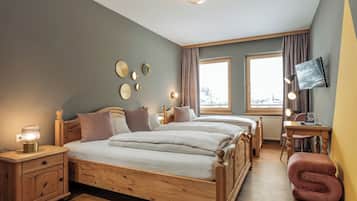 Triple Room | Hypo-allergenic bedding, down comforters, free WiFi
