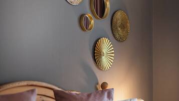 Hypo-allergenic bedding, down comforters, free WiFi