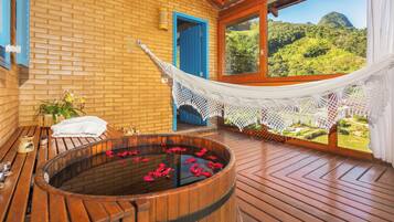 Xalet nupcial, zona enjardinada | Spa | Tractaments d'aromateràpia i massatges amb pedres calentes