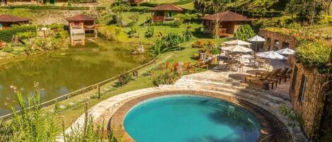 Kolam renang outdoor