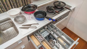 House, Mountain View | Private kitchen | Mini-fridge, microwave, rice cooker, cookware/dishes/utensils