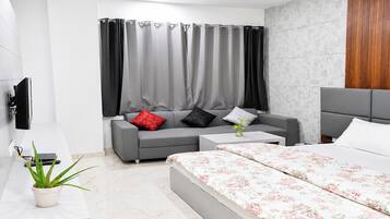 Superior Double Room, Air conditioning | Hypo-allergenic bedding, desk, soundproofing, free WiFi