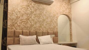 Double Room | Desk, soundproofing, free WiFi