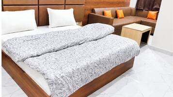 Ropa de cama hipoalergénica, escritorio y sistema de insonorización