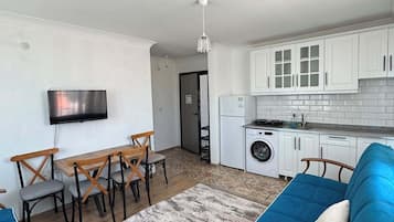 Classic Apartment, Multiple Beds, Smoking, Mountain View | Living area