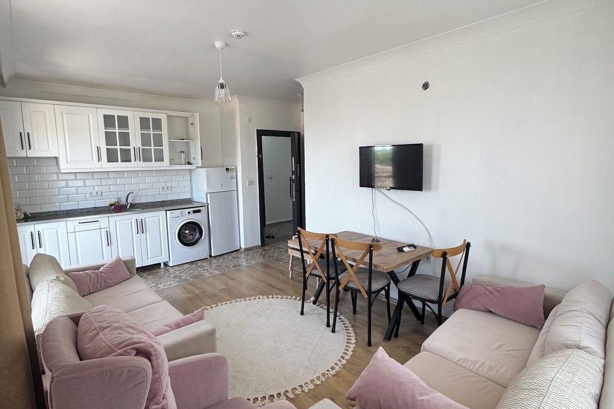Schreibtisch, Verdunkelungsvorhänge, schallisolierte Zimmer