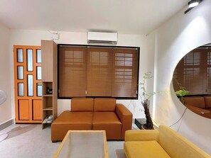 Living area - Unbeatable location in District 1. Well-equipped studio in a iconic building. (district 1 ho chi minh city)