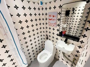 Bathroom - Unbeatable location in District 1. Well-equipped studio in a iconic building. (district 1 ho chi minh city)