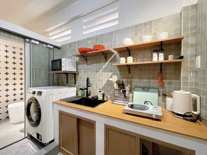 Private kitchen - Unbeatable location in District 1. Well-equipped studio in a iconic building. (district 1 ho chi minh city)