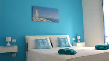 Quarto casal luxo, sacada, vista parcial para o mar | Wi-Fi de cortesia