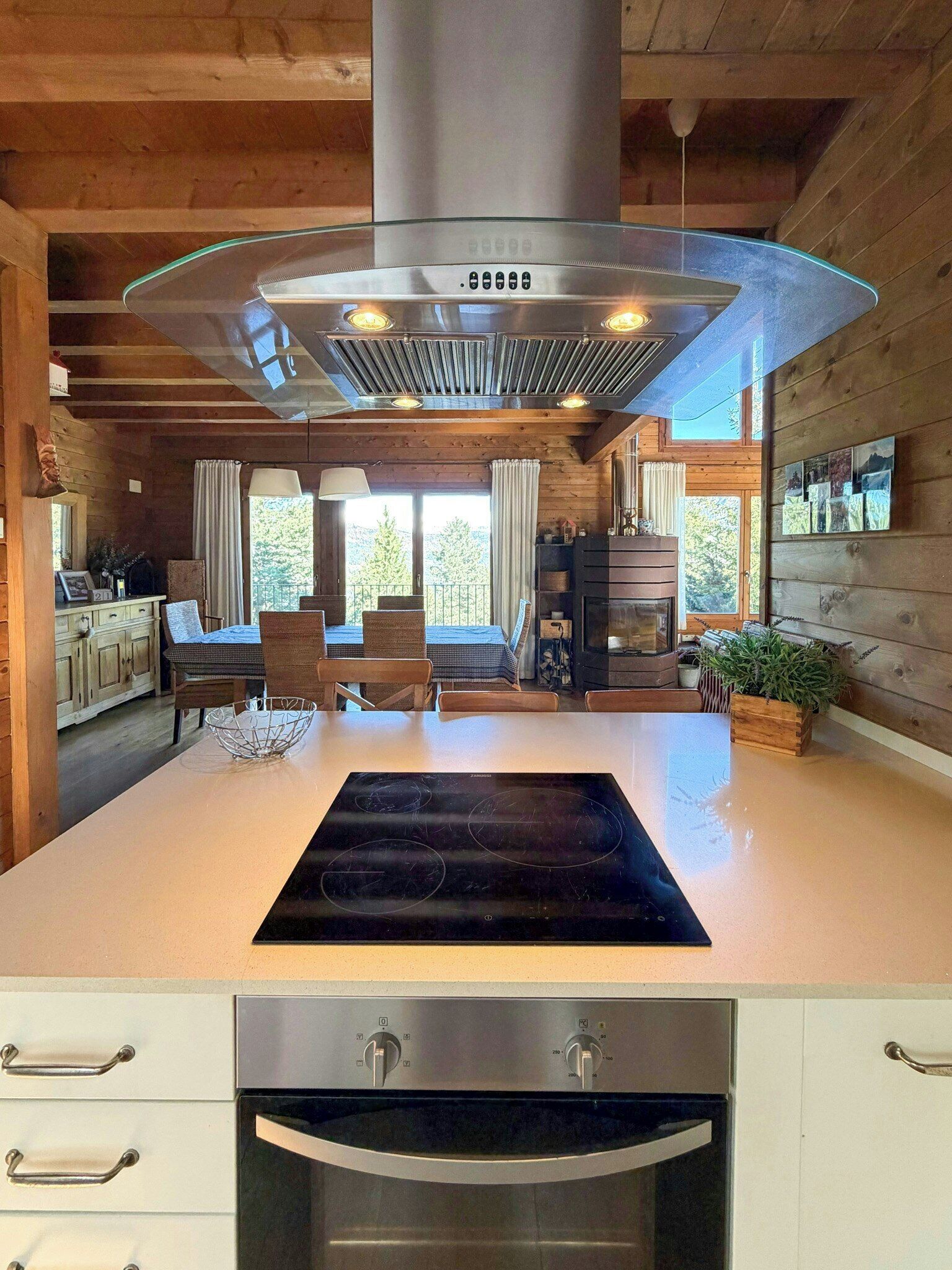 Microwave, oven, dishwasher, coffee/tea maker