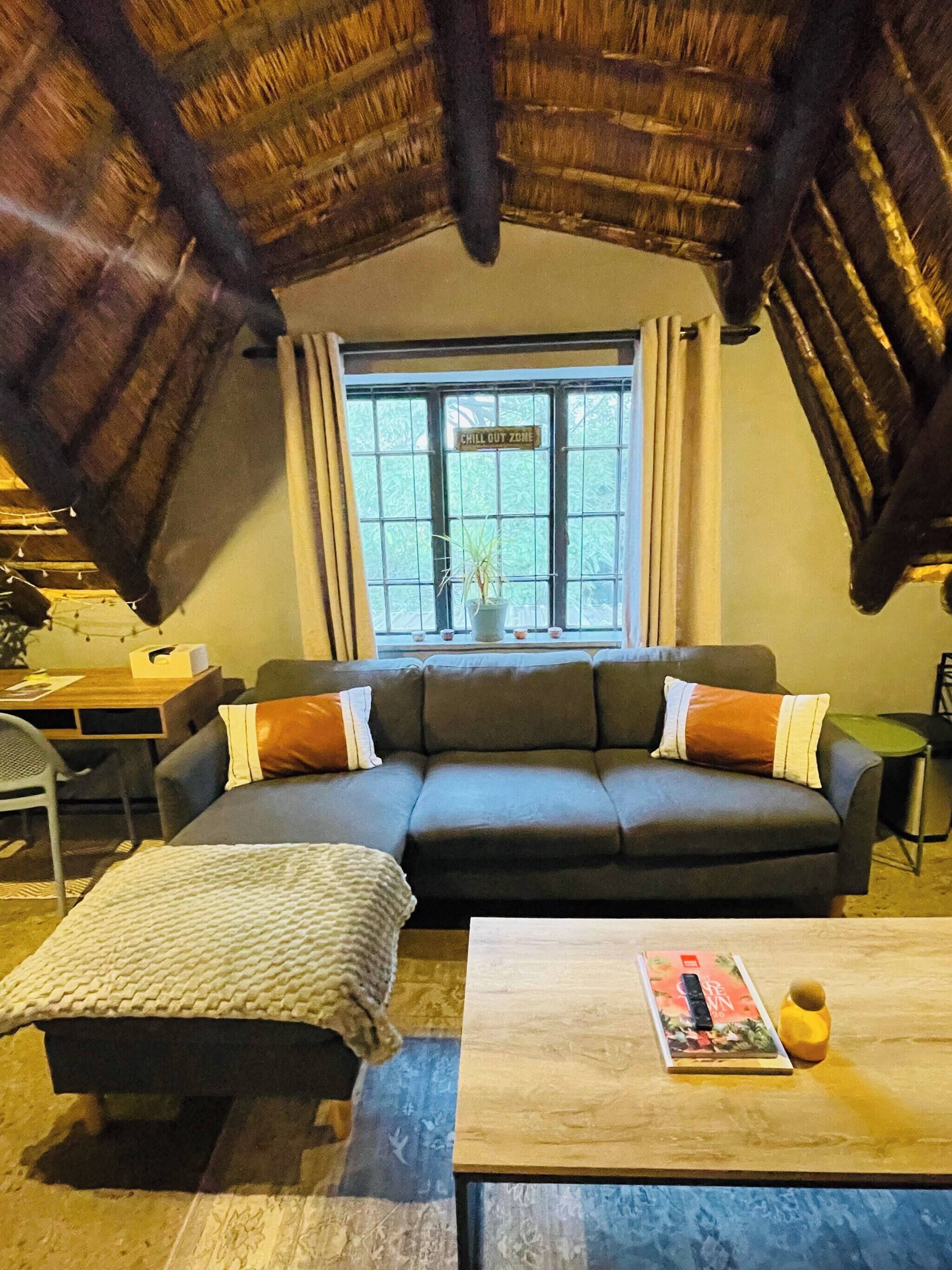 Apartment, 2 Bedrooms, Smoking, Balcony | Living room