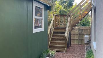 Apartment, 2 Bedrooms, Smoking, Balcony | Property grounds