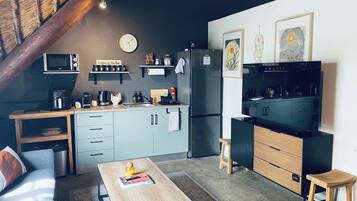 Apartment, 2 Bedrooms, Smoking, Balcony | Interior