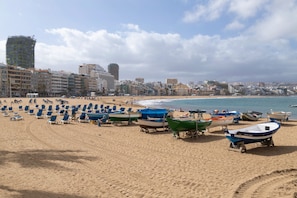 Beach nearby - Vacation Apartment 'A' with Sea View, Balcony and Wi-Fi (Las Palmas de Gran Canaria)