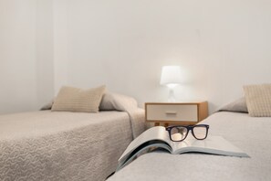 Iron/ironing board, WiFi, bed sheets - Vacation Apartment 'A' with Sea View, Balcony and Wi-Fi (Las Palmas de Gran Canaria)