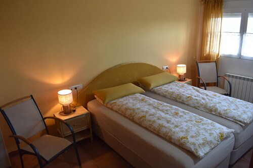 House with views of the medieval village of Cretas and the Ports of Totosa-Beceite.