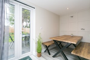 Dining - Casa Grande in Kimmel Bay (Kinmel Bay)