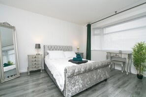 5 bedrooms, in-room safe, iron/ironing board, free WiFi - Casa Grande in Kimmel Bay (Kinmel Bay)