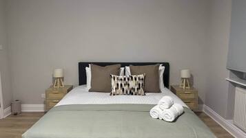 Iron/ironing board, WiFi, bed sheets