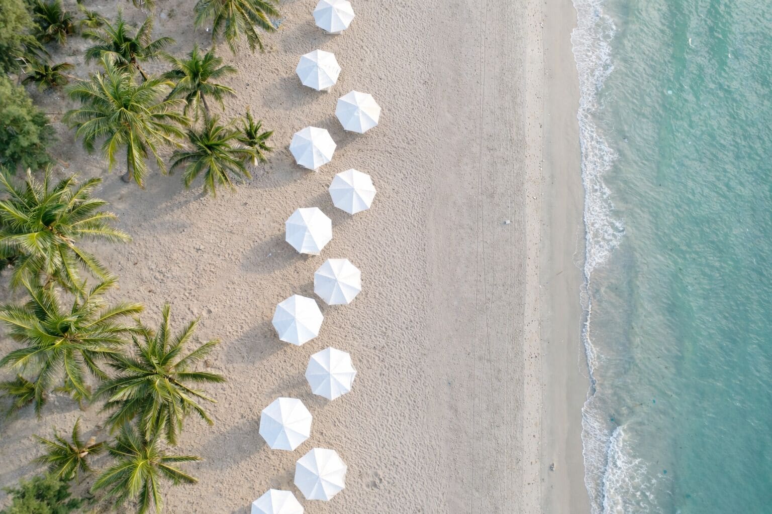 Spiaggia privata, sabbia bianca, un bar sulla spiaggia