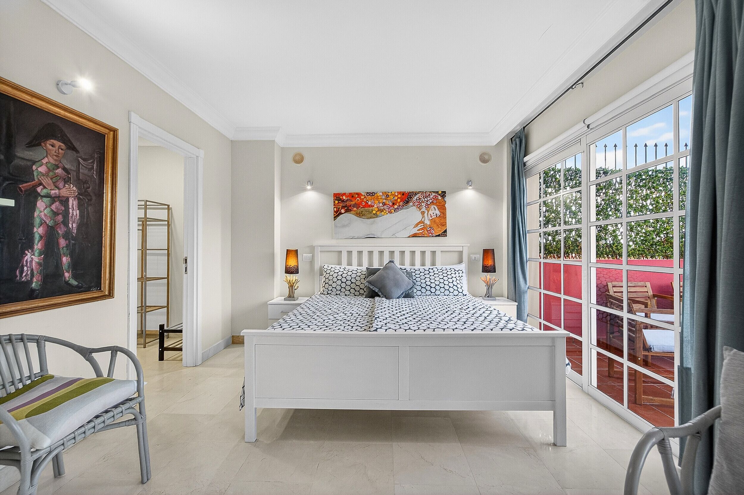 5 habitaciones, tabla de planchar con plancha y wifi gratis 