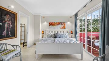 5 habitaciones, tabla de planchar con plancha y wifi gratis