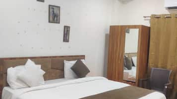 Executive Room | Desk, laptop workspace, free WiFi