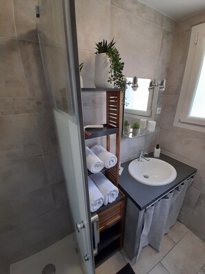 Bathroom - Vrbo Property (Palavas-les-Flots)