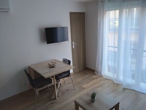 Dining - Vrbo Property (Palavas-les-Flots)