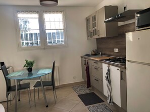Private kitchen - Vrbo Property (Gradignan)