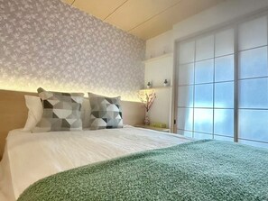 Iron/ironing board, free WiFi, bed sheets - [NEW] Shinjuku Area | Modern Japanese-Style Entire House Rental | 5-minute walk from JR Mejiro Station | Convenient access to Shinjuku and Ikebukuro (新宿区)