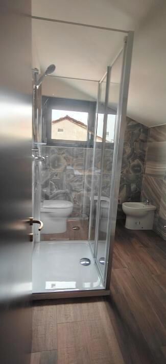 Standard Double Room | Bathroom | Shower, free toiletries, towels, toilet paper