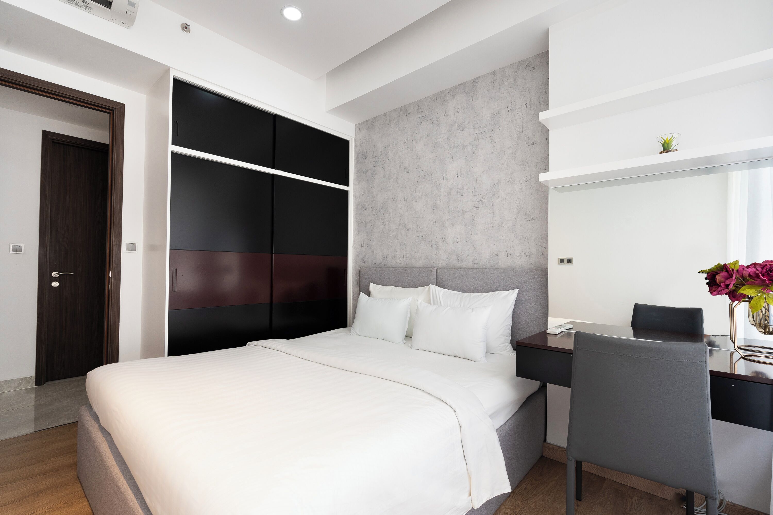 Premium Apartment, Garden View | Desk, laptop workspace, free WiFi